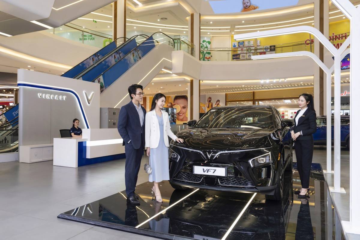 Giá dễ tiếp cận, ưu đãi tới 9%, sạc 0 đồng: Bài toán sở hữu ô tô đầu tiên nhẹ hơn với xe điện VinFast