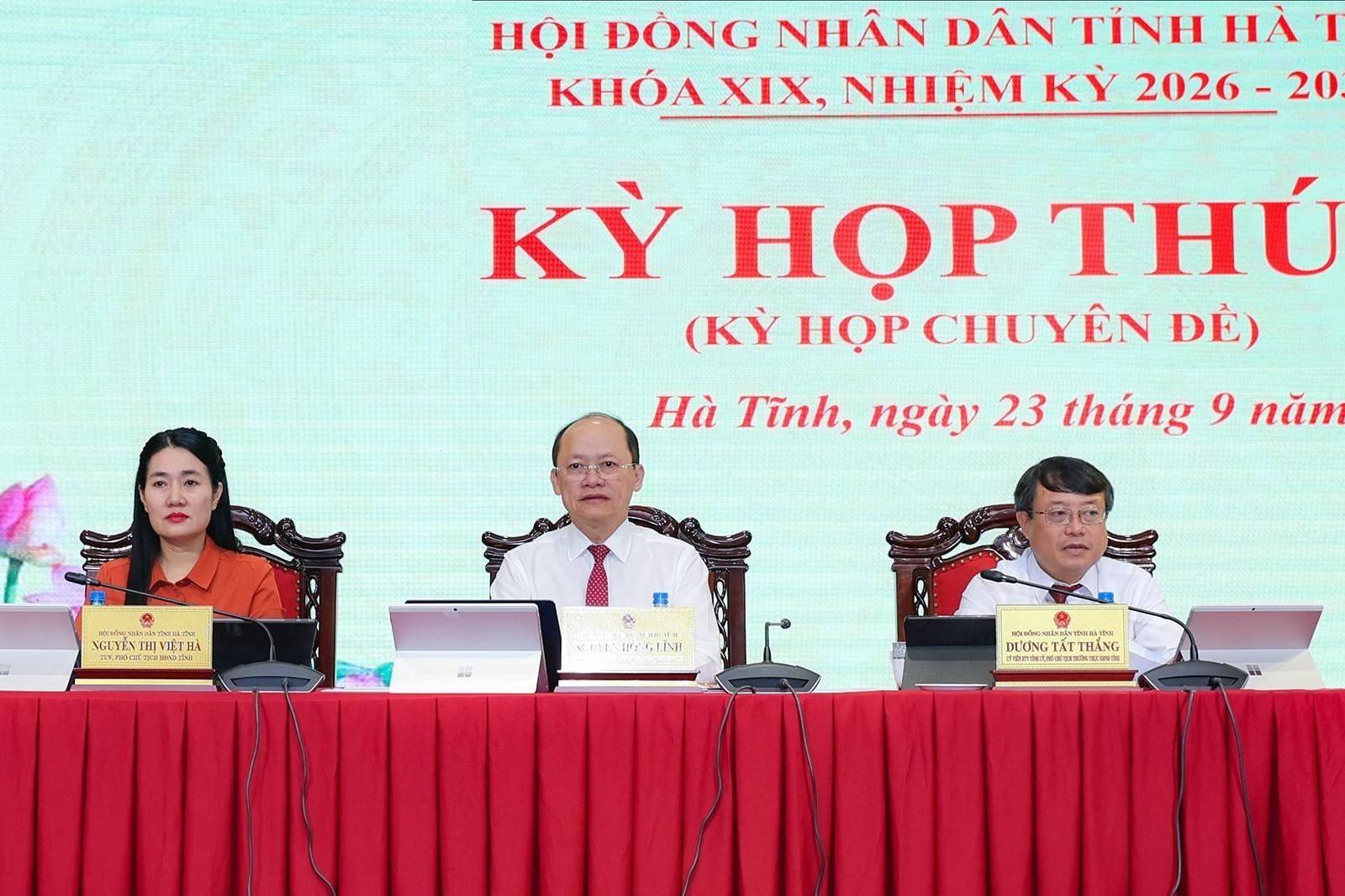HĐND tỉnh Hà Tĩnh thông qua 13 nghị quyết, tạo cơ sở triển khai nhiệm vụ cuối năm