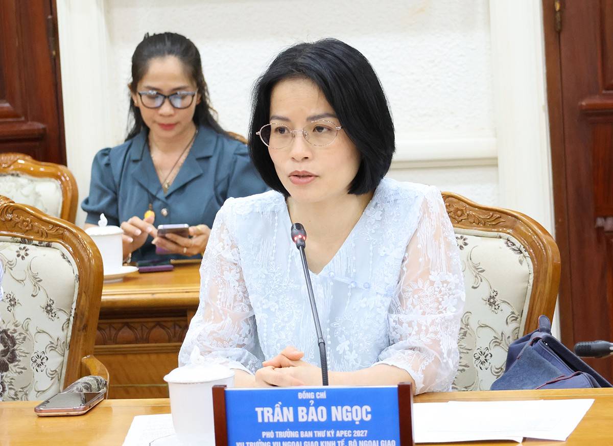 Bà Trần Bảo Ngọc, Phó trưởng Ban Thư ký Quốc gia APEC 2027 phát biểu tại buổi làm việc.
