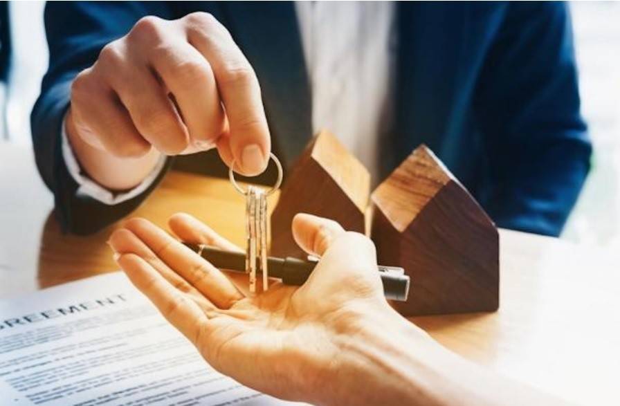 Thu nhập từ chuyển nhượng bất động sản quy định tại khoản 5 Điều 3 của Luật Thuế thu nhập cá nhân là thu nhập từ hoạt động chuyển nhượng, hoạt động ủy quyền mà người nhận ủy quyền có đầy đủ nội dung như quyền sở hữu đối với bất động sản theo quy định của pháp luật về dân sự - (Ảnh minh họa).