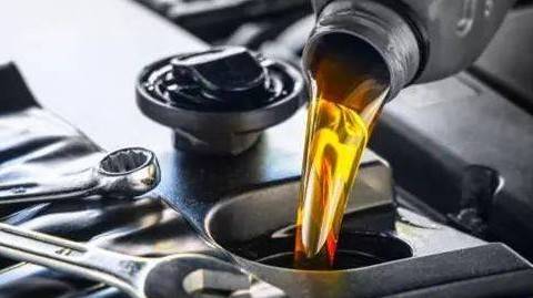 Áp lực nguồn cung "tiếp lửa" cho giá dầu diesel