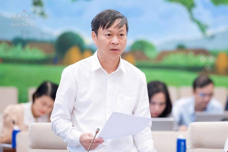 Thứ trưởng Bộ Khoa học và Công nghệ Hoàng Minh thuyết trình về nội dung cơ bản của dự án Luật sửa đổi, bổ sung một số điều của Luật Sở hữu trí tuệ