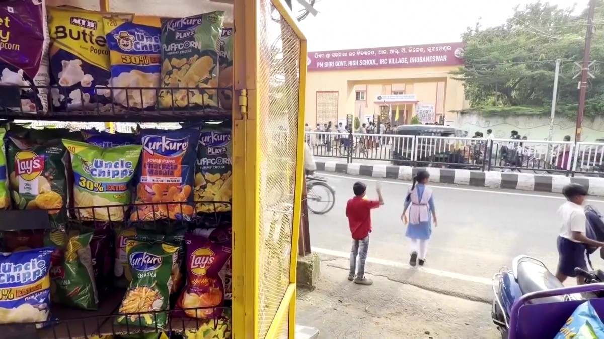 Ấn Độ tính “cấm cửa” đồ ăn vặt quanh gần 1,5 triệu trường học
