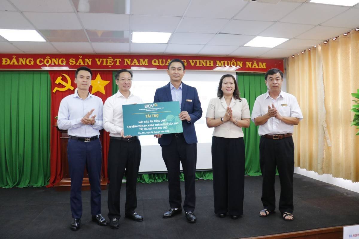 BIDV Hậu Giang tài trợ 2 máy siêu âm cho BVĐK TP. Cần Thơ