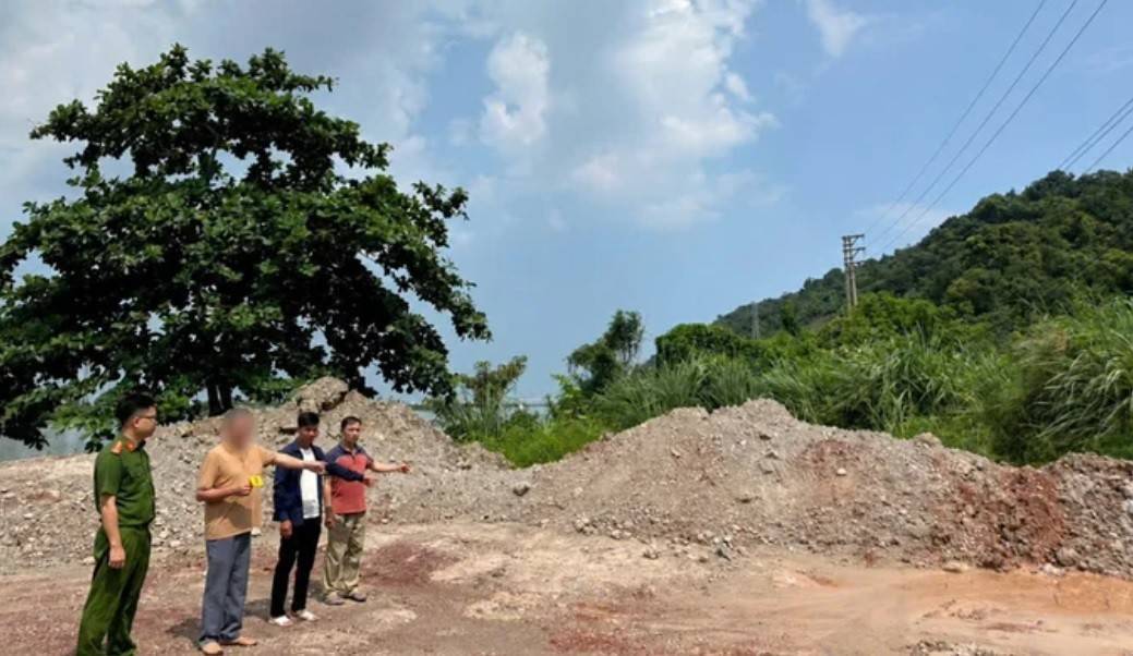Bãi tập kết bã bê tông thải bỏ phát sinh từ quá trình vận hành trạm trộn bê tông của Công ty Cổ phần bê tông Quảng Ninh