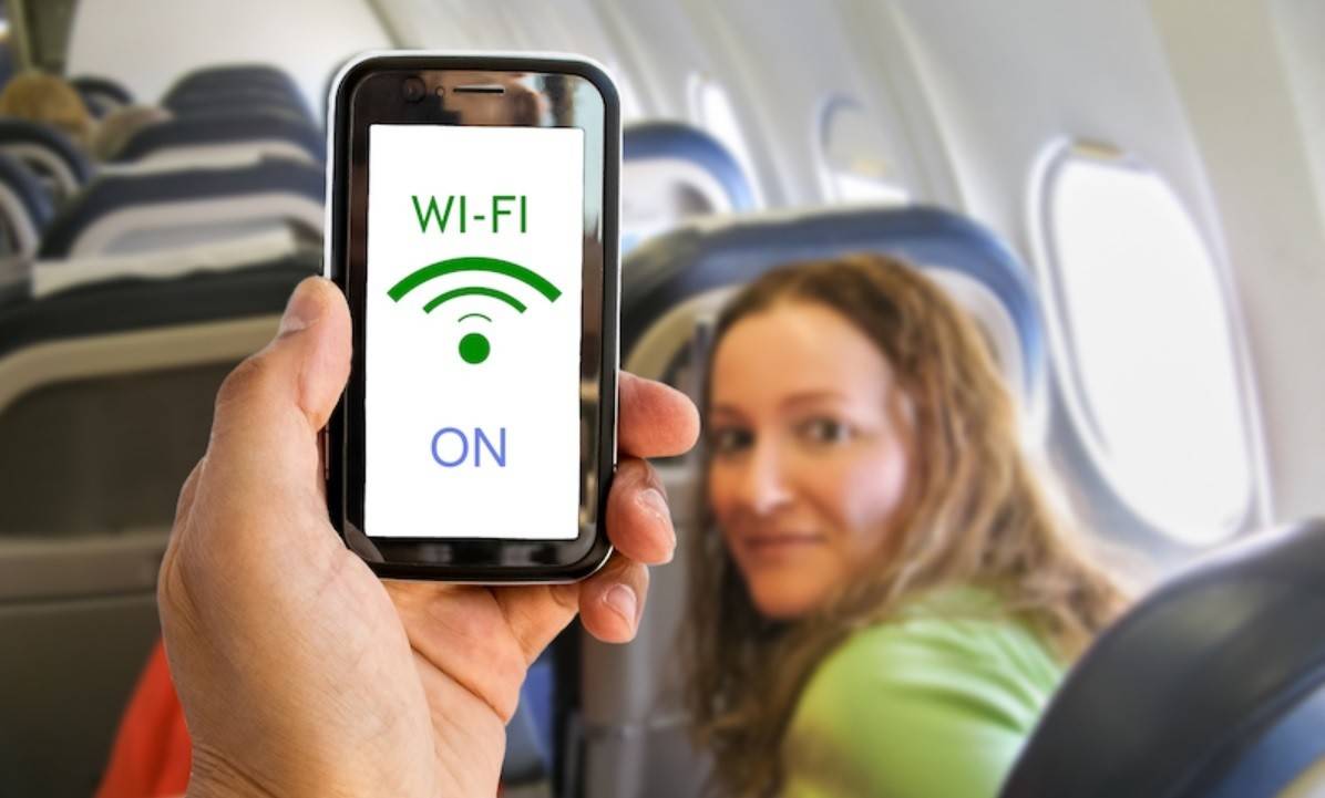 Dịch vụ mạng internet trên máy bay còn được gọi là wifi on board - là dịch vụ mới của Hãng hàng không Vietjet nhằm nâng cao trải nghiệm cho khách hàng trong mỗi chuyến bay - (Ảnh minh họa: https://www.vietjetair.com).