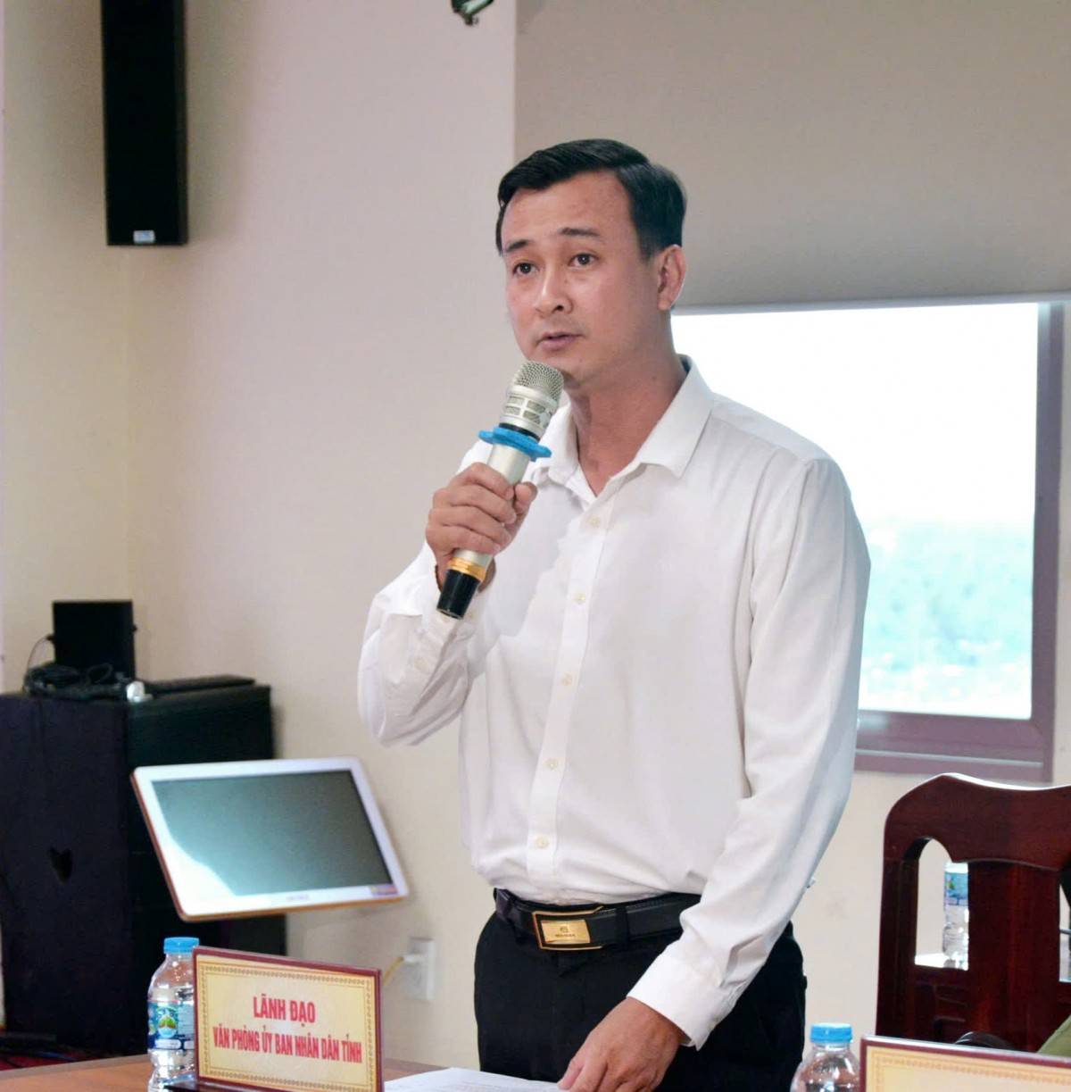 Chánh Văn phòng Ủy ban nhân dân tỉnh Nguyễn Phi Đa cung cấp thông tin về công tác chỉ đạo, điều hành của Ủy ban nhân dân tỉnh và tình hình kinh tế - xã hội tỉnh trong tháng 8 và 8 tháng năm 2026.