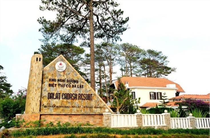 UBND phường Xuân Hương – Đà Lạt vừa có báo cáo rà soát, kiểm tra xử lý các sai phạm tại 13 căn biệt thự (Dalat Cadasa Resort) của Công ty Cadasa (Ảnh: https://ticotravel.com.vn).