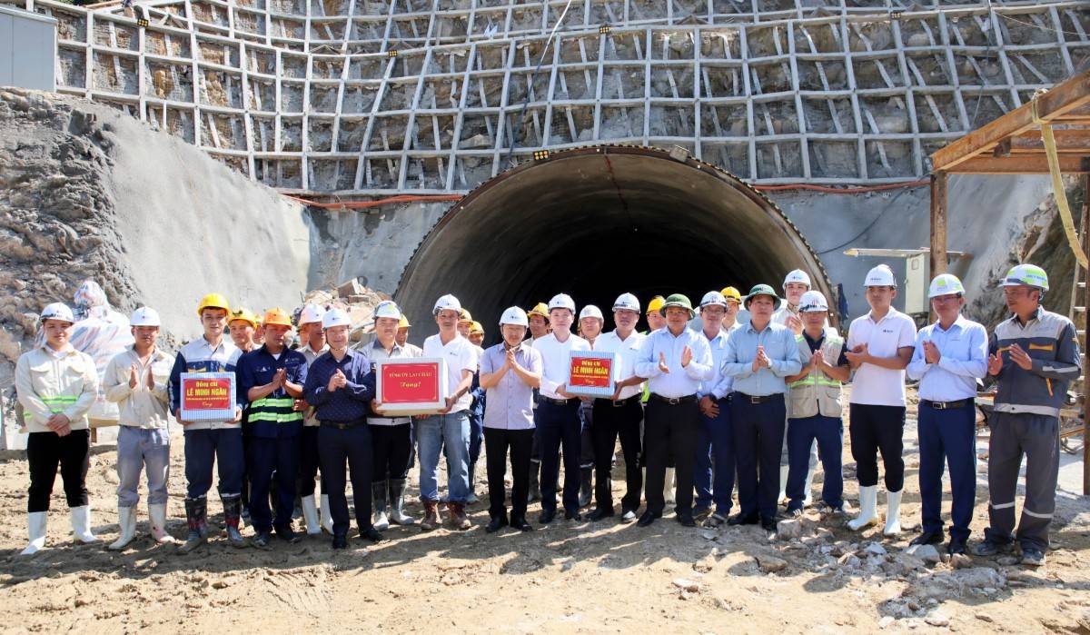 Lai Châu dồn lực tháo gỡ điểm nghẽn, tăng tốc hầm đường bộ Hoàng Liên