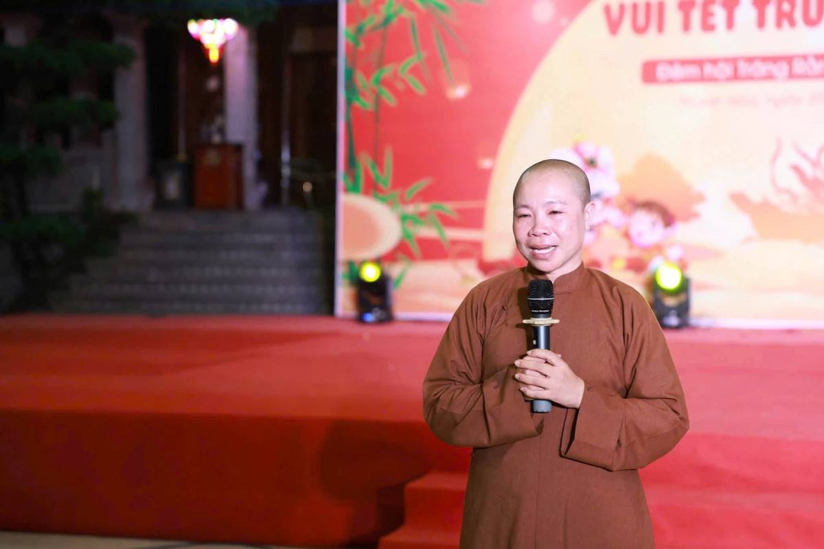 Hợp Lực mang Trung thu yêu thương đến những em nhỏ chùa Hồi Long