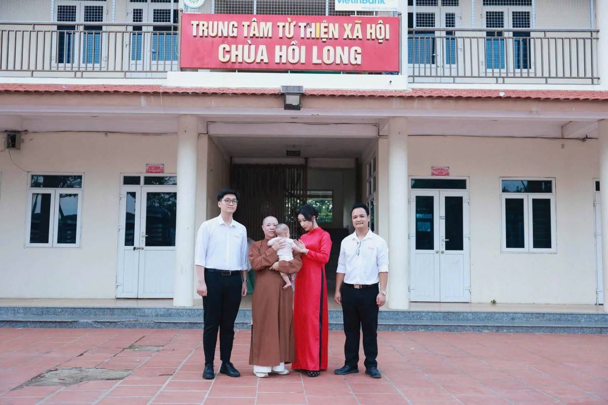 Hợp Lực mang Trung thu yêu thương đến những em nhỏ chùa Hồi Long
