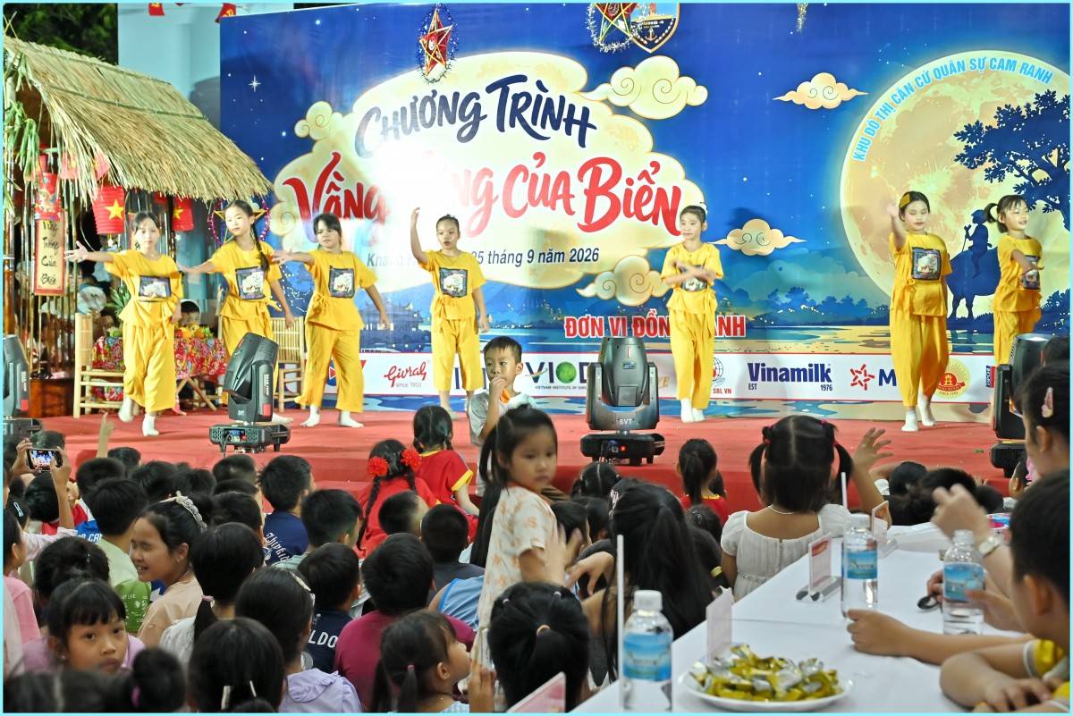 Tạp chí Doanh nghiệp và Hội nhập tham gia “Vầng trăng của biển”, mang Trung thu ấm áp đến con em người lính Hải quân