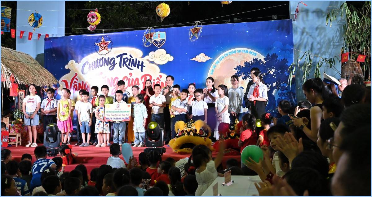 Tạp chí Doanh nghiệp và Hội nhập tham gia “Vầng trăng của biển”, mang Trung thu ấm áp đến con em người lính Hải quân
