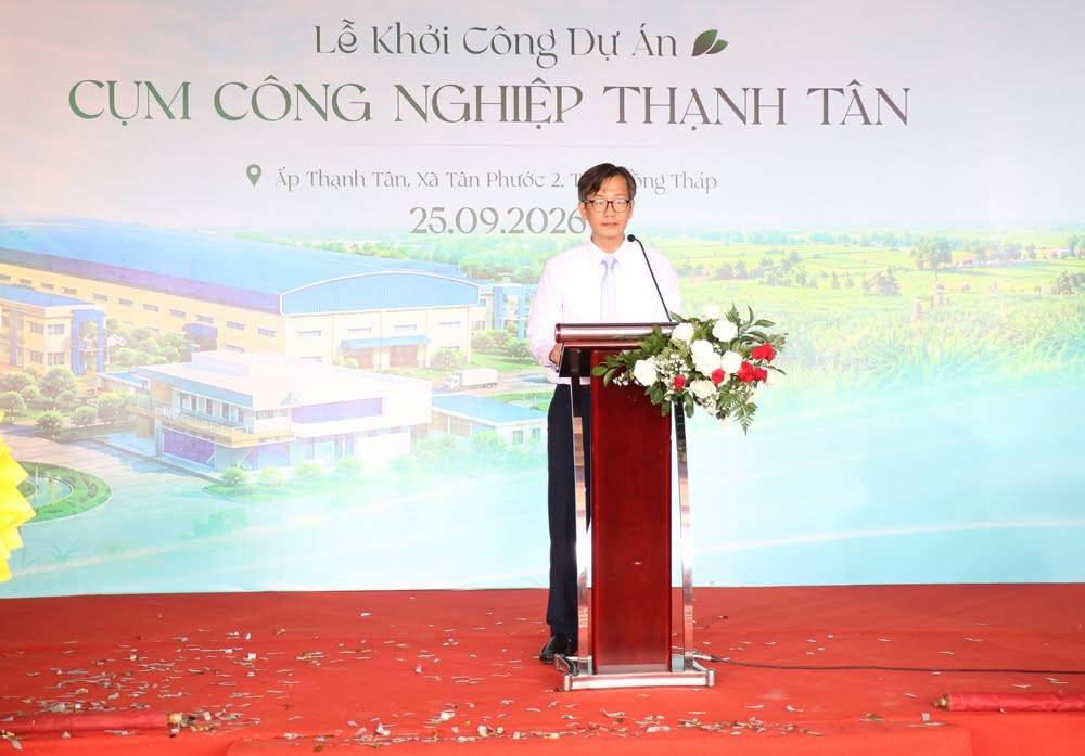 Ông Trần Văn Quang - Giám đốc Công ty Trách nhiệm hữu hạn Dịch vụ Thương mại Sản xuất Đại Ngân Sơn cam kết tuân thủ nghiêm các quy định về xây dựng, an toàn lao động và bảo vệ môi trường; hạn chế tối đa ảnh hưởng đến đời sống, sản xuất của người dân; đẩy nhanh tiến độ hoàn thiện hạ tầng để thu hút các nhà đầu tư thứ cấp, góp phần tạo việc làm, tăng nguồn thu ngân sách và thúc đẩy phát triển kinh tế - xã hội địa phương
