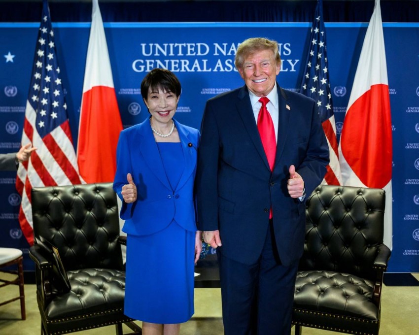 Tổng thống Mỹ Donald Trump (phải) và Thủ tướng Nhật Bản Takaichi Sanae (trái) 