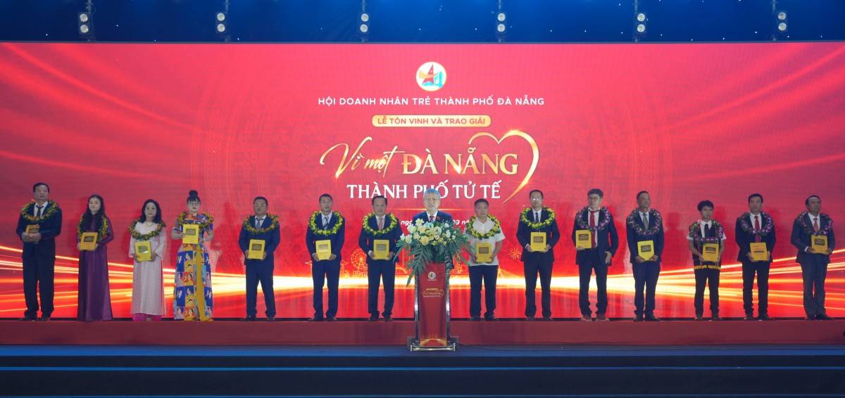 Hội Doanh nhân trẻ Việt Nam: Tôn vinh công chức tận tụy