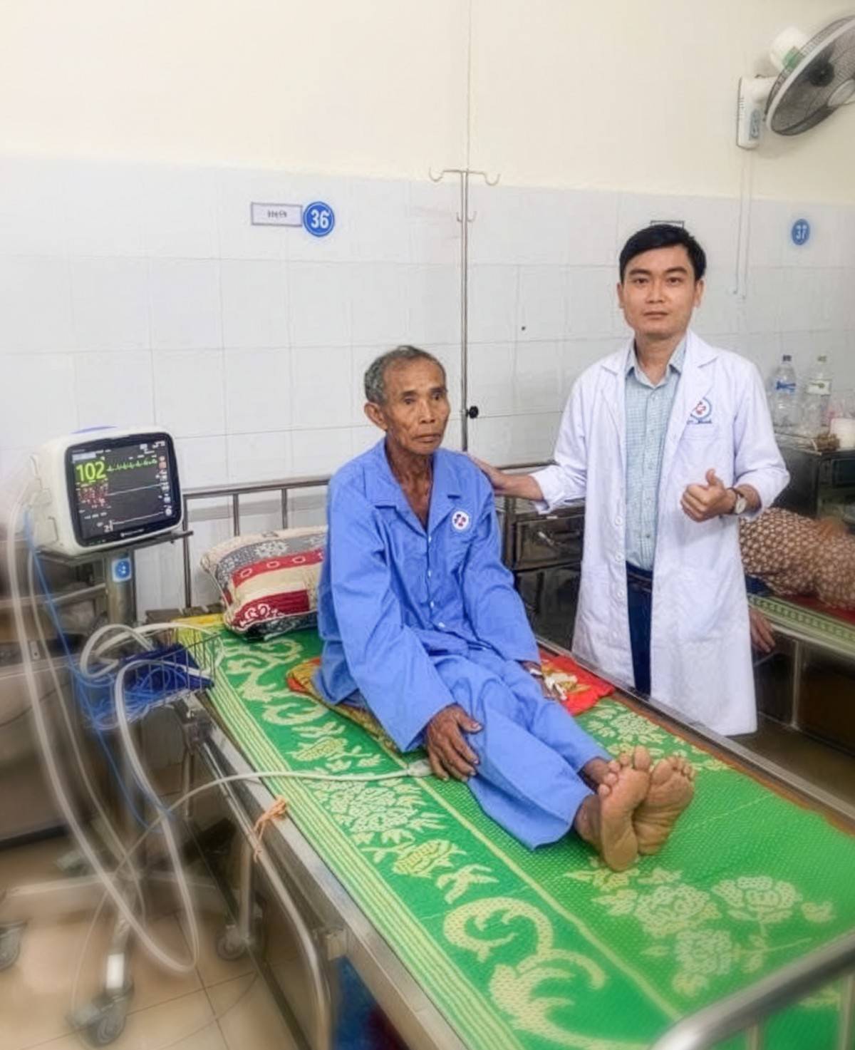 Cứu sống bệnh nhân 60 tuổi bị nhồi máu cơ tim cấp tại buổi khám từ thiện