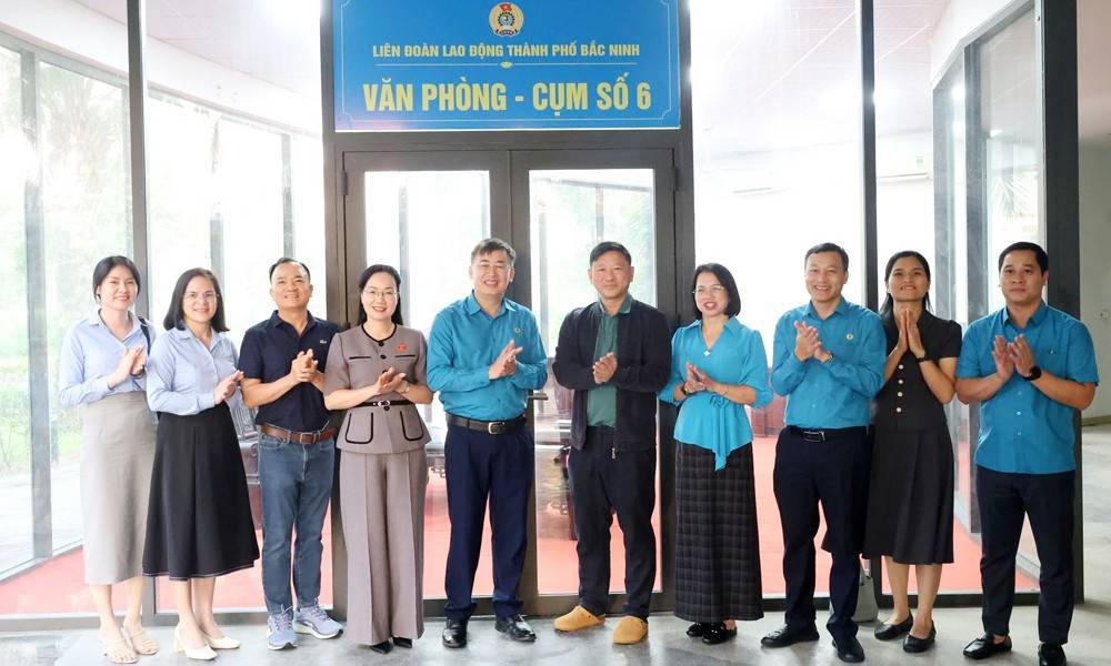 Tại hội trường Công ty TNHH VSIP Bắc Ninh, Liên đoàn Lao động thành phố Bắc Ninh vừa tổ chức ra mắt Văn phòng cụm địa bàn khu công nghiệp số 6.