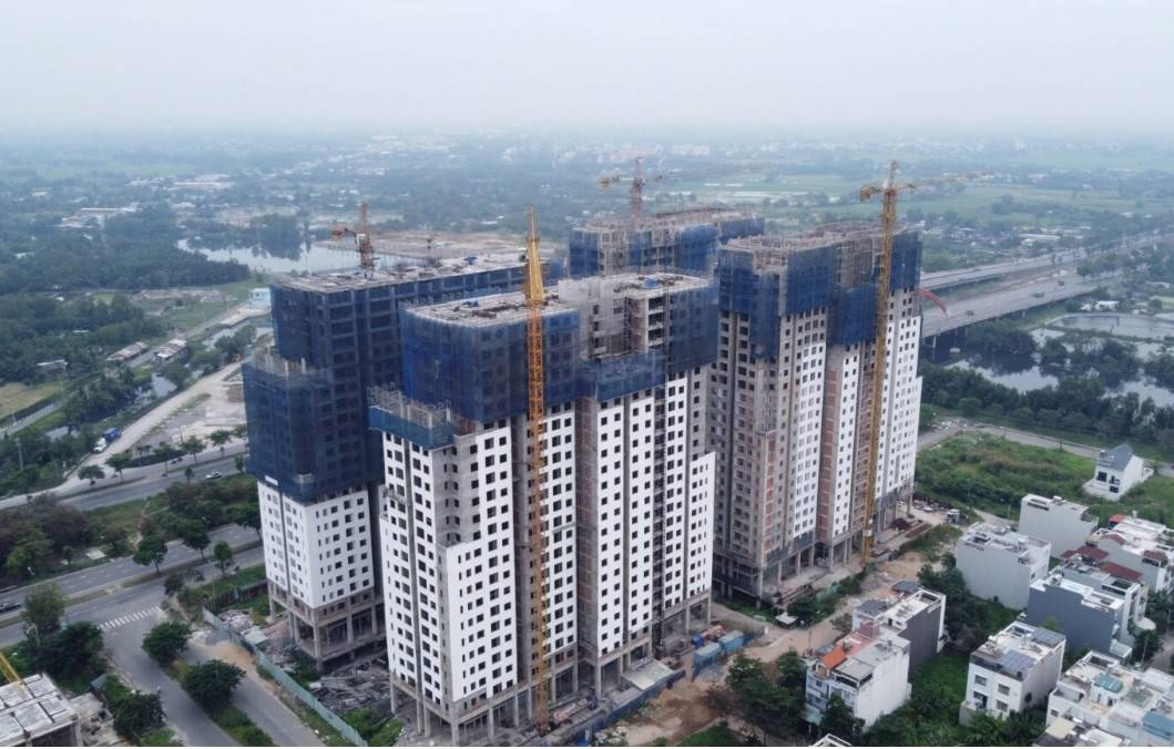 Dự án Dream Home Riverside từng được Sở Xây dựng Tp.HCM cấp Giấy phép xây dựng số 91/GPXD ngày 20/7/2020. Theo thiết kế được duyệt, chung cư lô D3 gồm 2 khối A và B cao 25 tầng nối với nhau bằng 2 tầng hầm chung; còn chung cư lô D4 cao 25 tầng cùng 2 tầng hầm và khối nhà phụ trợ 1 tầng.