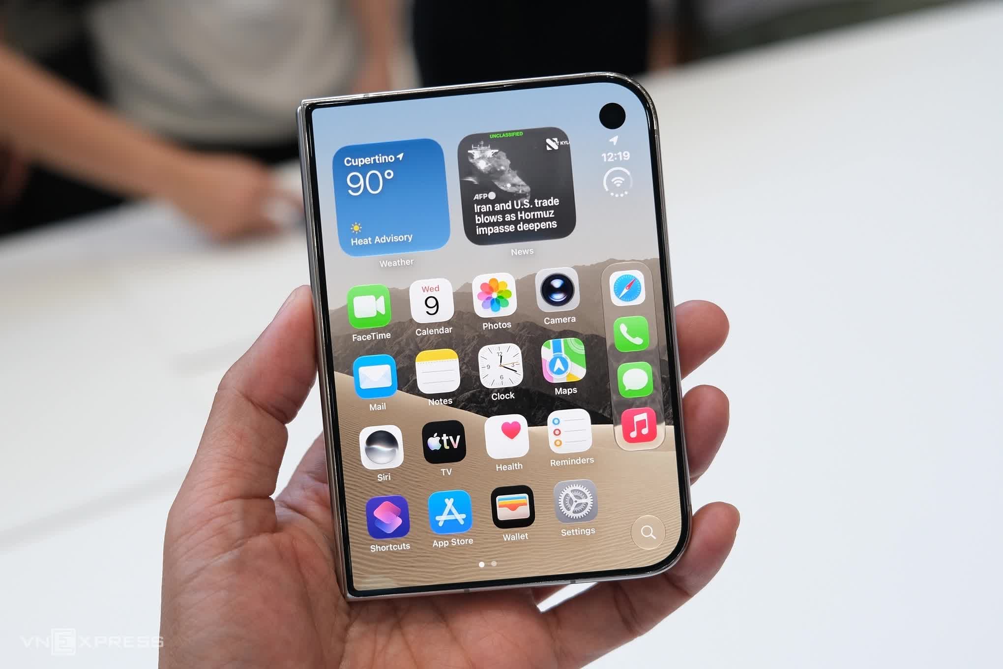 iPhone Duo hạ nhiệt trước ngày mở bán, người dùng vẫn cân nhắc mức giá 1.999 USD