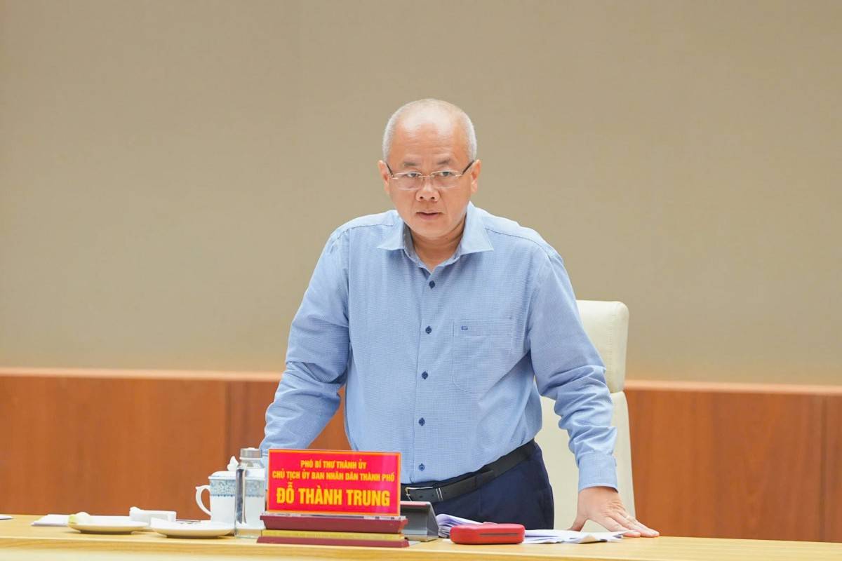  Chủ tịch UBND thành phố Đỗ Thành Trung phát biểu. 