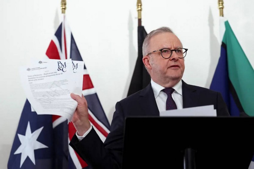 Thủ tướng Australia Anthony Albanese tổ chức họp báo về vụ việc liên quan tới OpenAI và hệ thống của chính phủ
