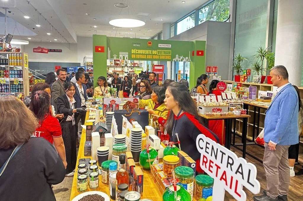 Standard Chartered dự báo GDP Việt Nam quý III tăng 8,7%