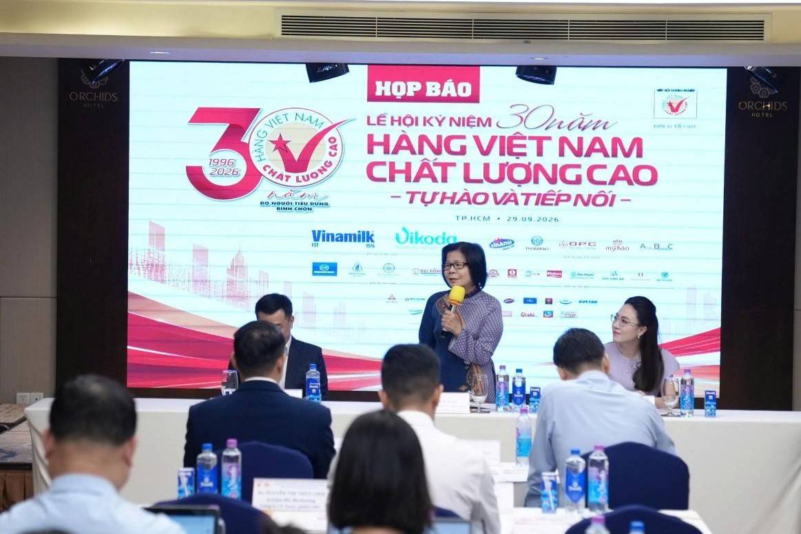 Hàng Việt trước cuộc dịch chuyển từ kệ hàng lên màn hình