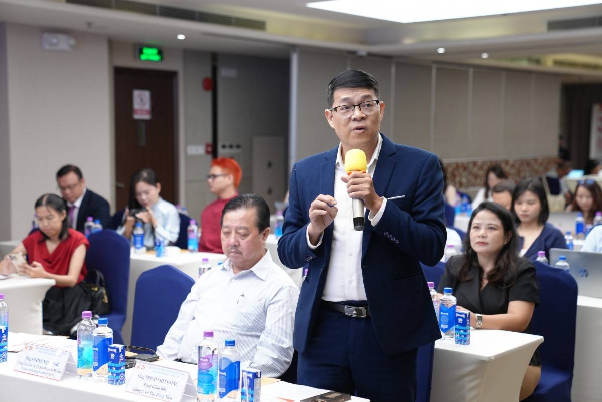 Hàng Việt trước cuộc dịch chuyển từ kệ hàng lên màn hình