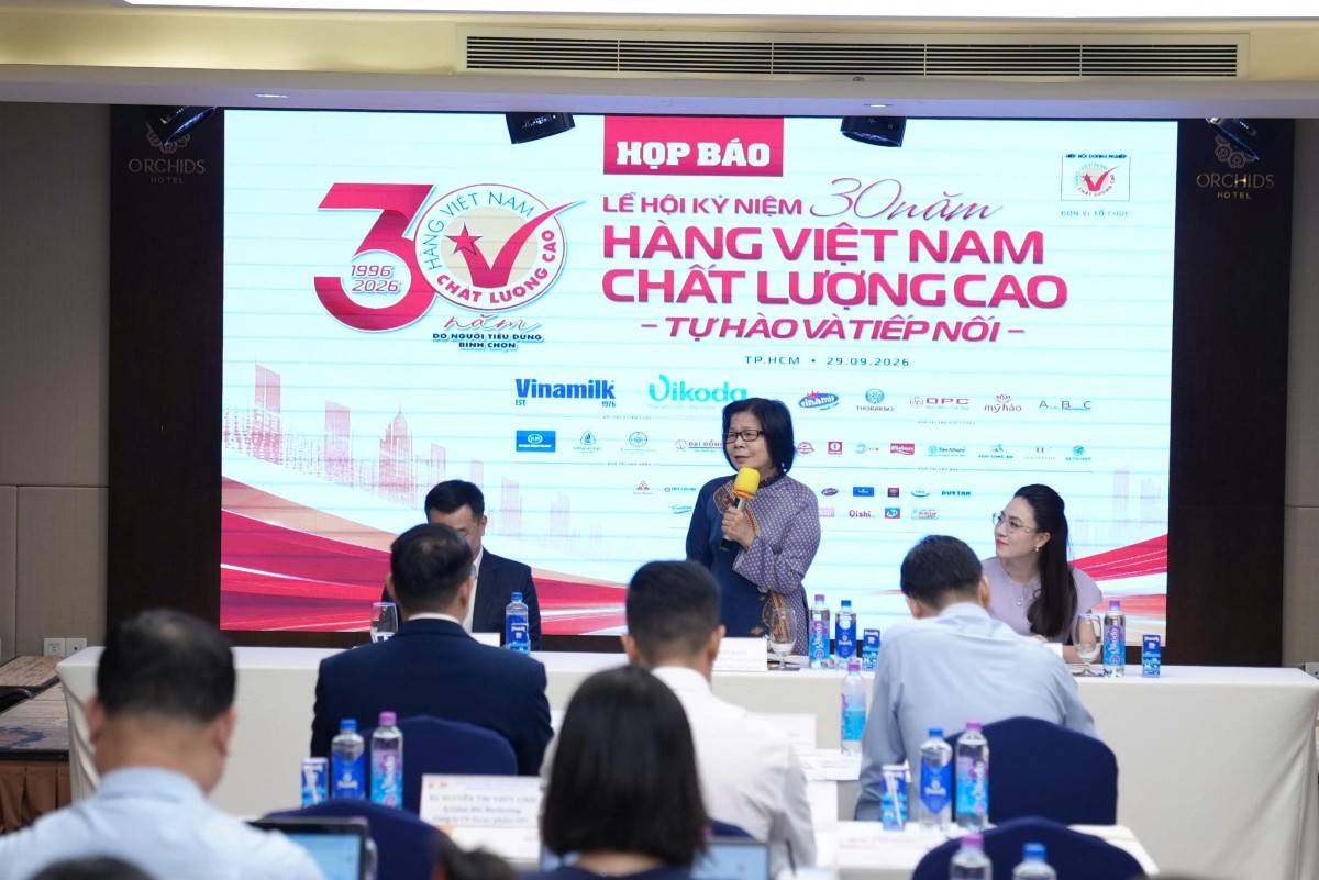 Hàng Việt trước cuộc dịch chuyển từ kệ hàng lên màn hình