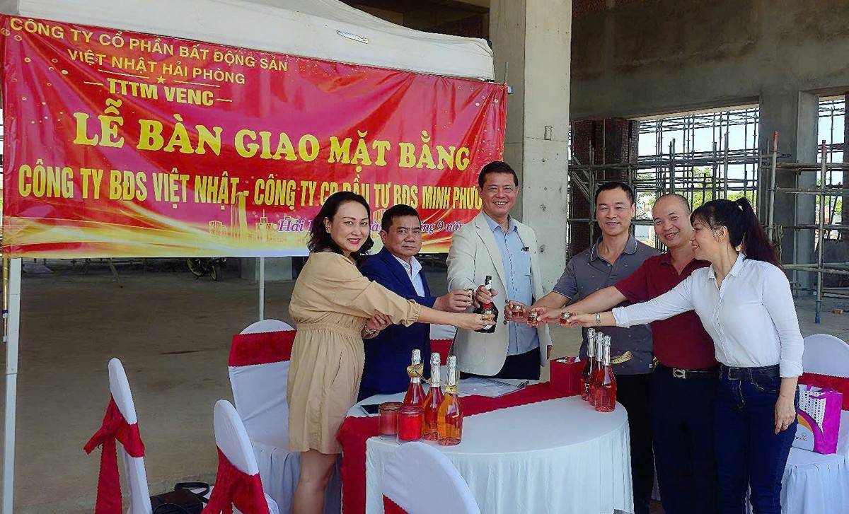 BĐS Việt Nhật bàn giao mặt bằng cho Minh Phương tại TTTM VenC