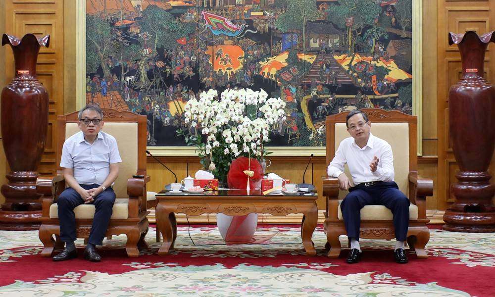 Phạm Hoàng Sơn giới thiệu về những tiềm năng của thành phố Bắc Ninh trong phát triển công nghiệp, thu hút đầu tư.