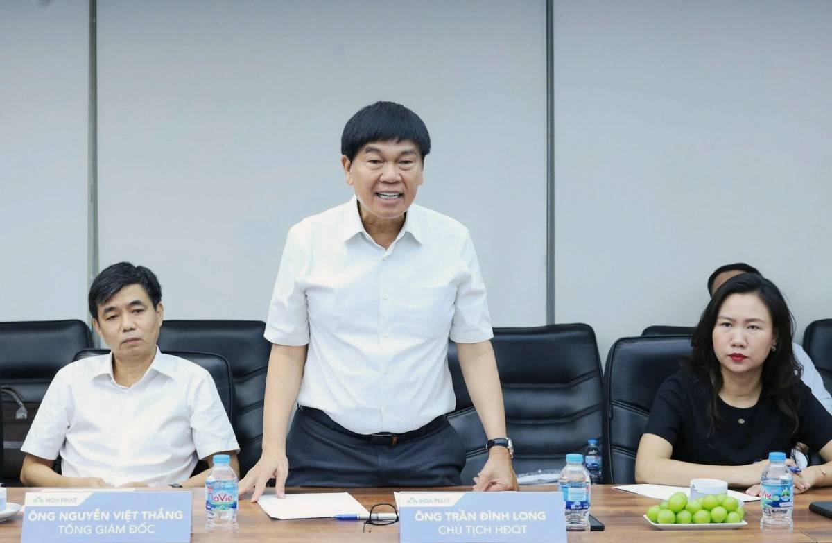  Ông Trần Đình Long, Chủ tịch Hội đồng quản trị Tập đoàn Hòa Phát trao đổi với lãnh đạo tỉnh Đắk Lắk tại buổi làm việc.