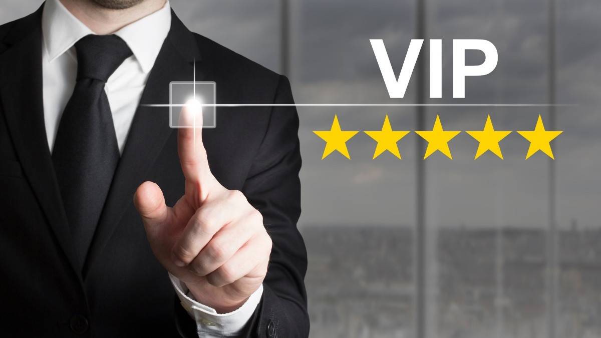 Khách VIP ngân hàng: Bao nhiêu tiền mới được vào “câu lạc bộ” đặc quyền?