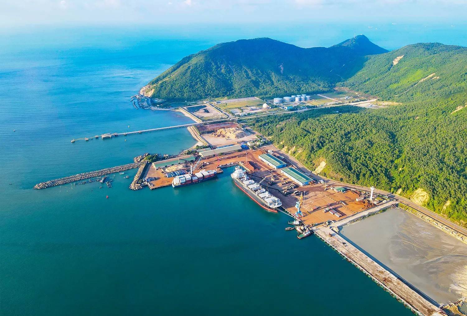 Hà Tĩnh: Hơn 30 triệu tấn hàng hóa qua cảng biển trong 9 tháng