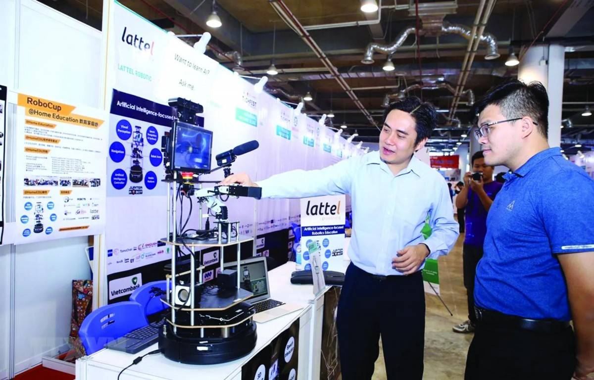Doanh nghiệp Việt giới thiệu sản phẩm, công nghệ tại Tuần lễ Công nghiệp và Công nghệ Việt Nam 2026, mở thêm những kết nối để bước sâu hơn vào chuỗi giá trị toàn cầu. Ảnh: Cục Công nghiệp/Bộ Công Thương.