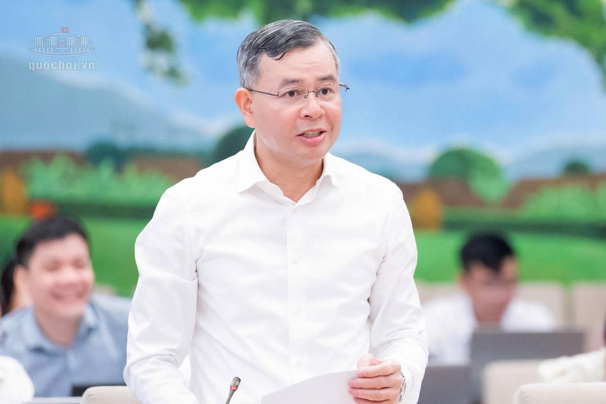 Bộ trưởng Bộ Tài chính Ngô Văn Tuấn trình bày báo cáo tóm tắt - Ảnh: https://quochoi.vn