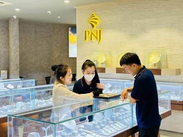 PNJ lên kế hoạch phát hành 550 triệu cổ phiếu riêng lẻ, hàng chục nghìn tỷ đồng vốn huy động chảy vào đâu?