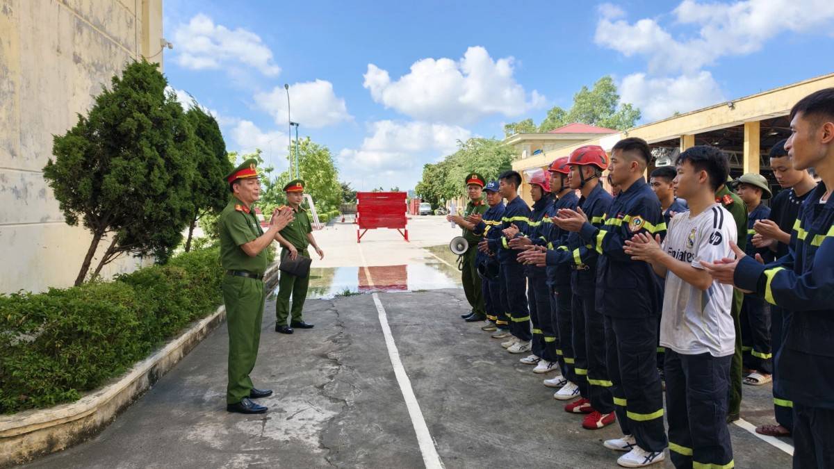 đc Thượng tá Nguyễn Đức Thiện, Phó trưởng phòng Phòng PC07-CATP Hải phòng dự chỉ đạo buổi tổng duyệt!