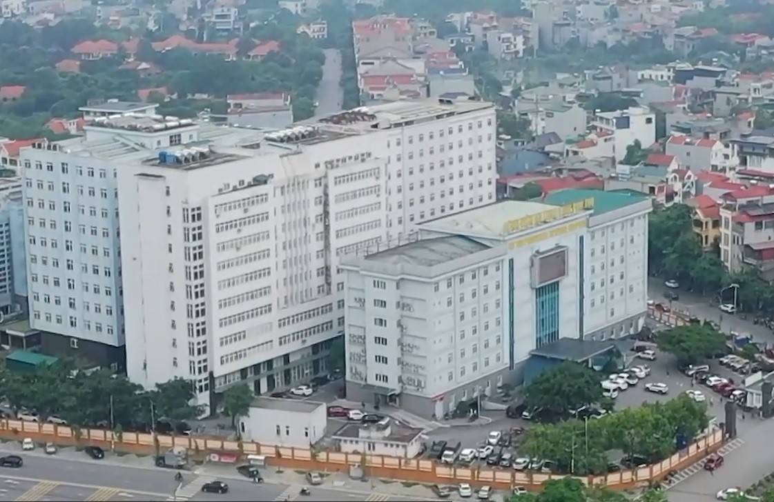 Bệnh viện Đa khoa tỉnh Phú Thọ được thành lập từ năm 1965 với tên gọi là Bệnh viện cán bộ. Từ năm 2006 đến nay, Bệnh viện được đổi tên thành Bệnh viện đa khoa tỉnh Phú Thọ.
