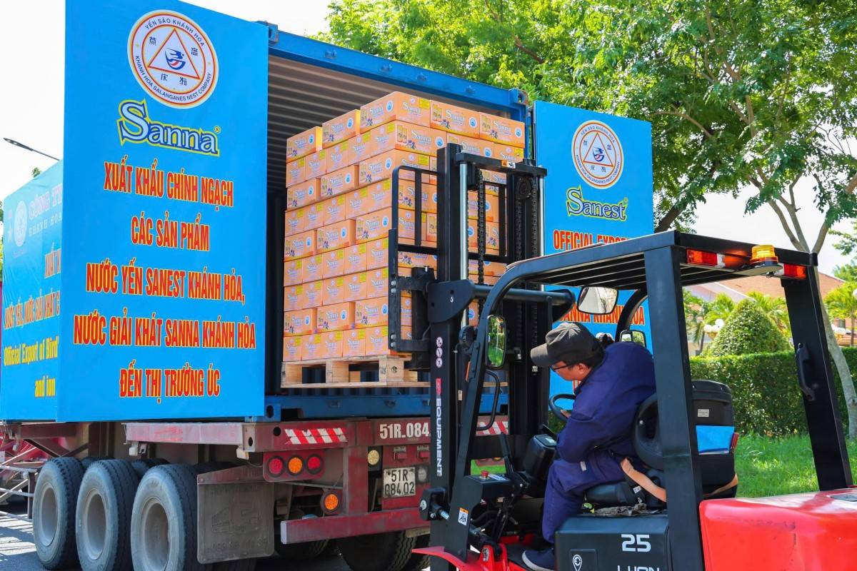 Yến sào Khánh Hòa lần đầu đưa nước giải khát Sanna sang Úc