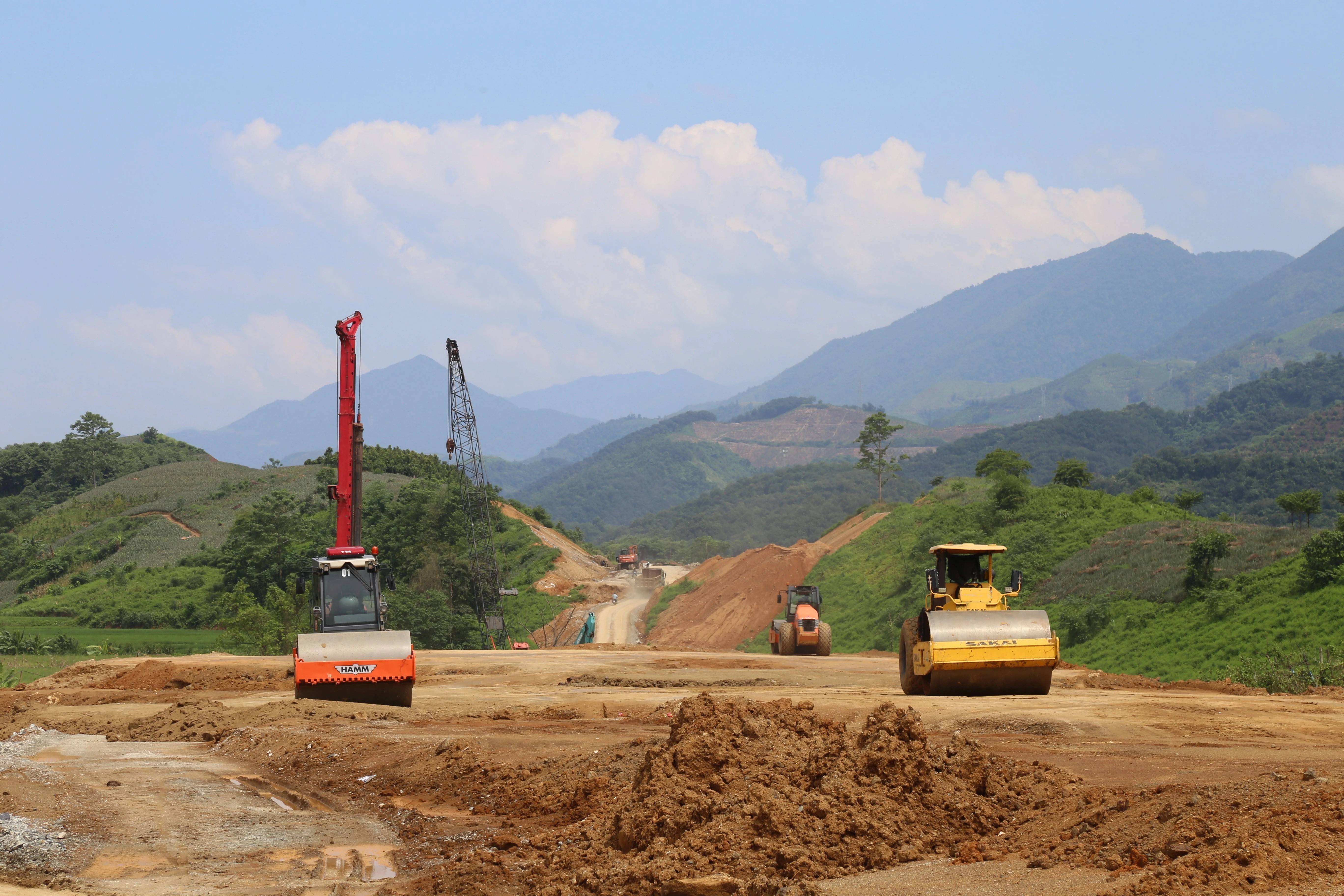 Công nghiệp – xây dựng thúc đẩy chuyển dịch cơ cấu