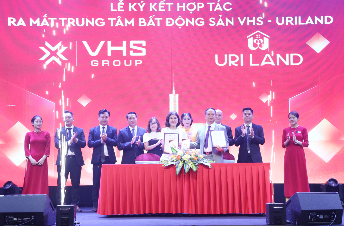 Lãnh đạo VHS Group và URI LAND Group ký kết hợp tác