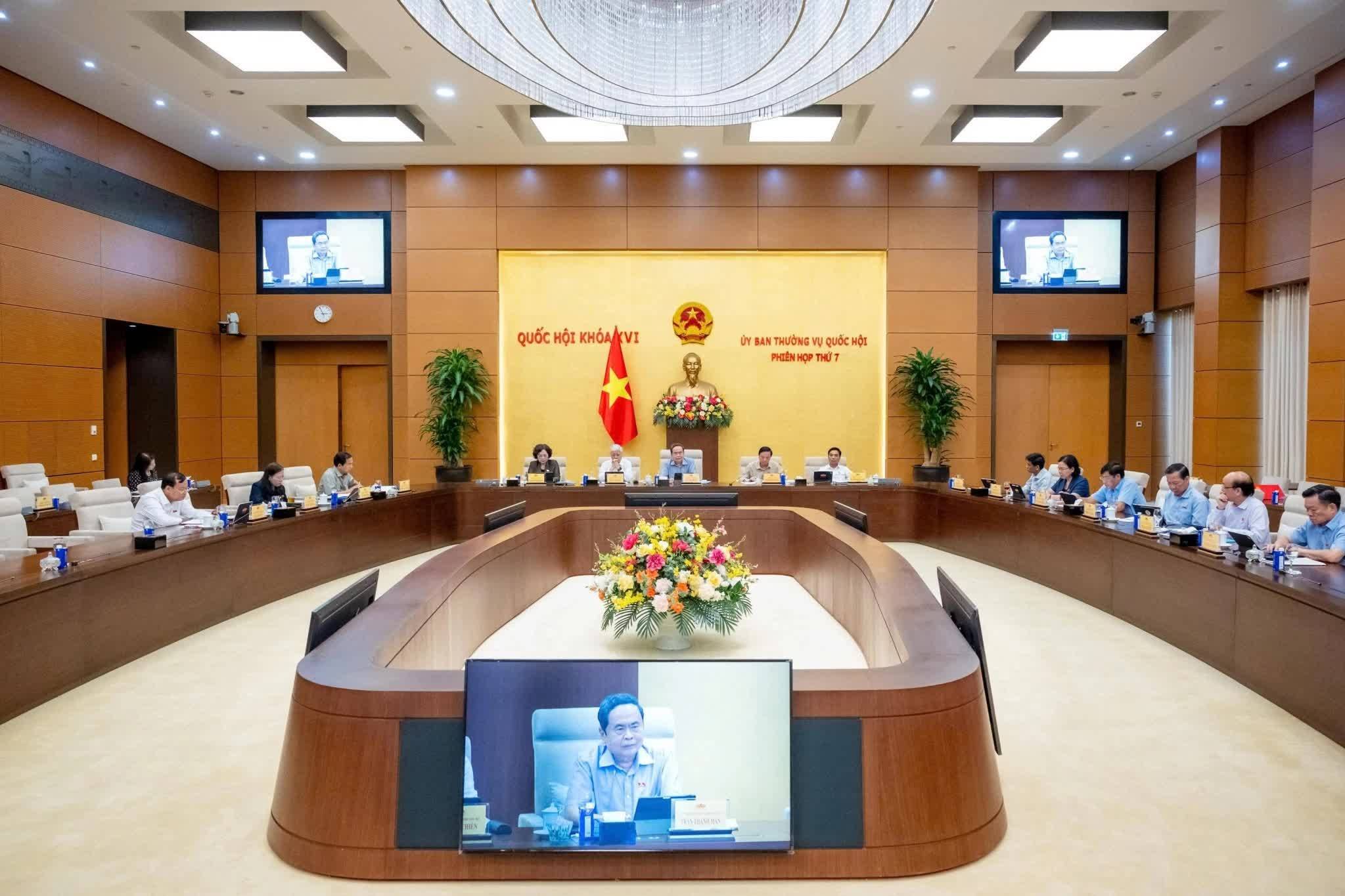 Quốc hội đề xuất kéo dài hiệu lực văn bản theo Nghị quyết 206/2025/QH15 để tránh khoảng trống pháp lý