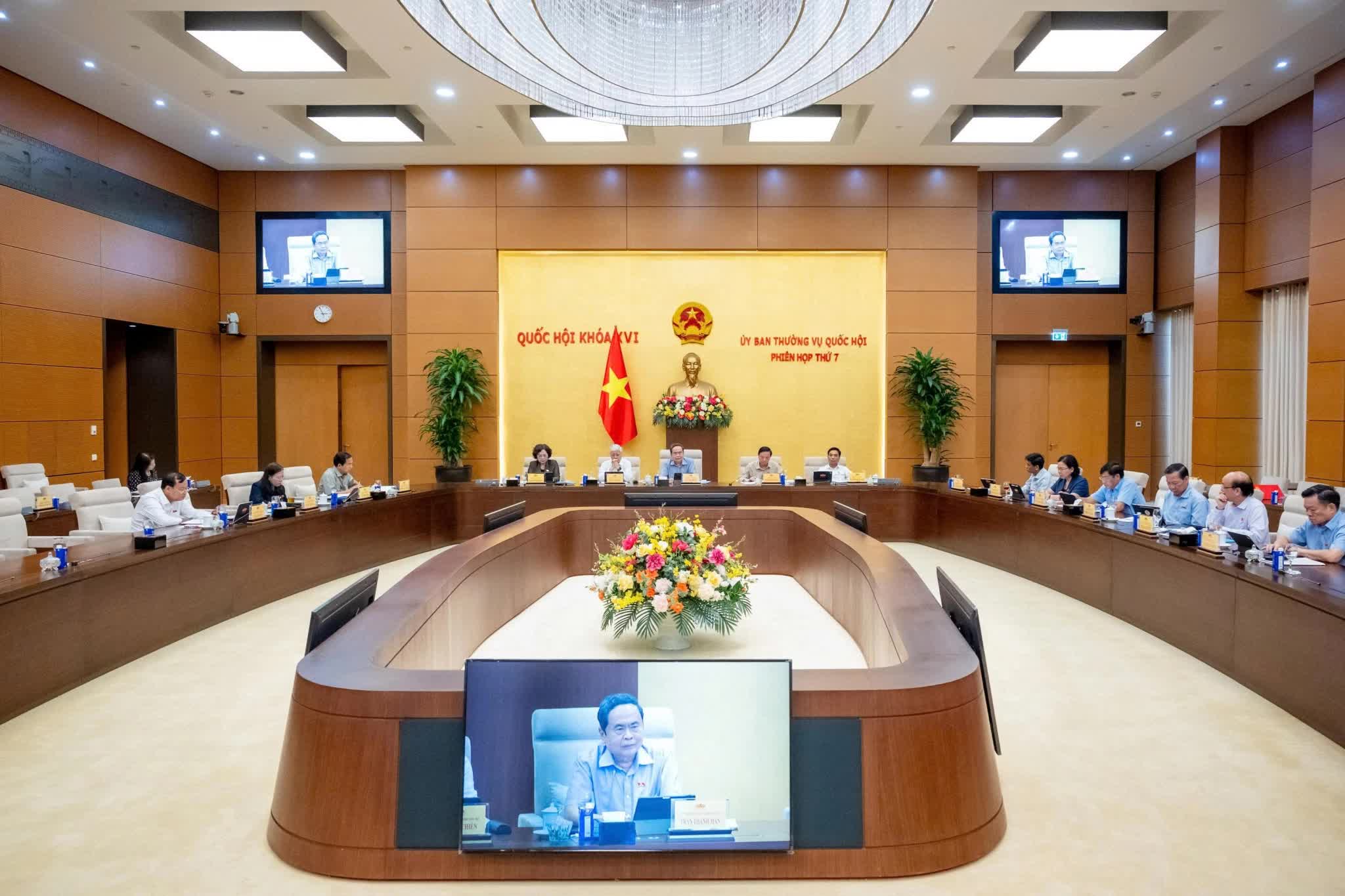 Quốc hội đề xuất kéo dài hiệu lực văn bản theo Nghị quyết 206/2025/QH15 để tránh khoảng trống pháp lý
