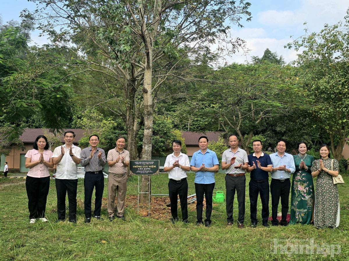 Doanh nhân 5 tỉnh hội tụ Đất Tổ, dâng hương tri ân các Vua Hùng