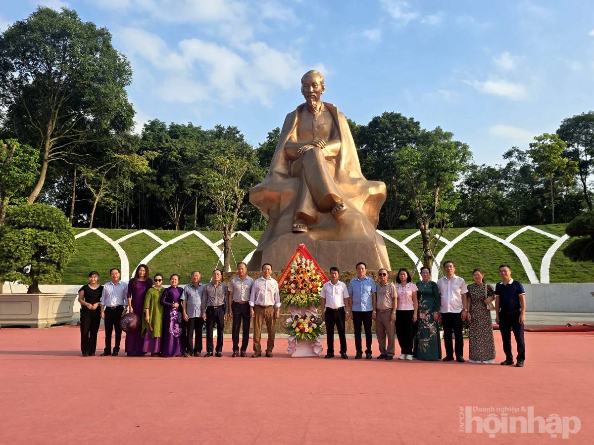 Doanh nhân 5 tỉnh hội tụ Đất Tổ, dâng hương tri ân các Vua Hùng