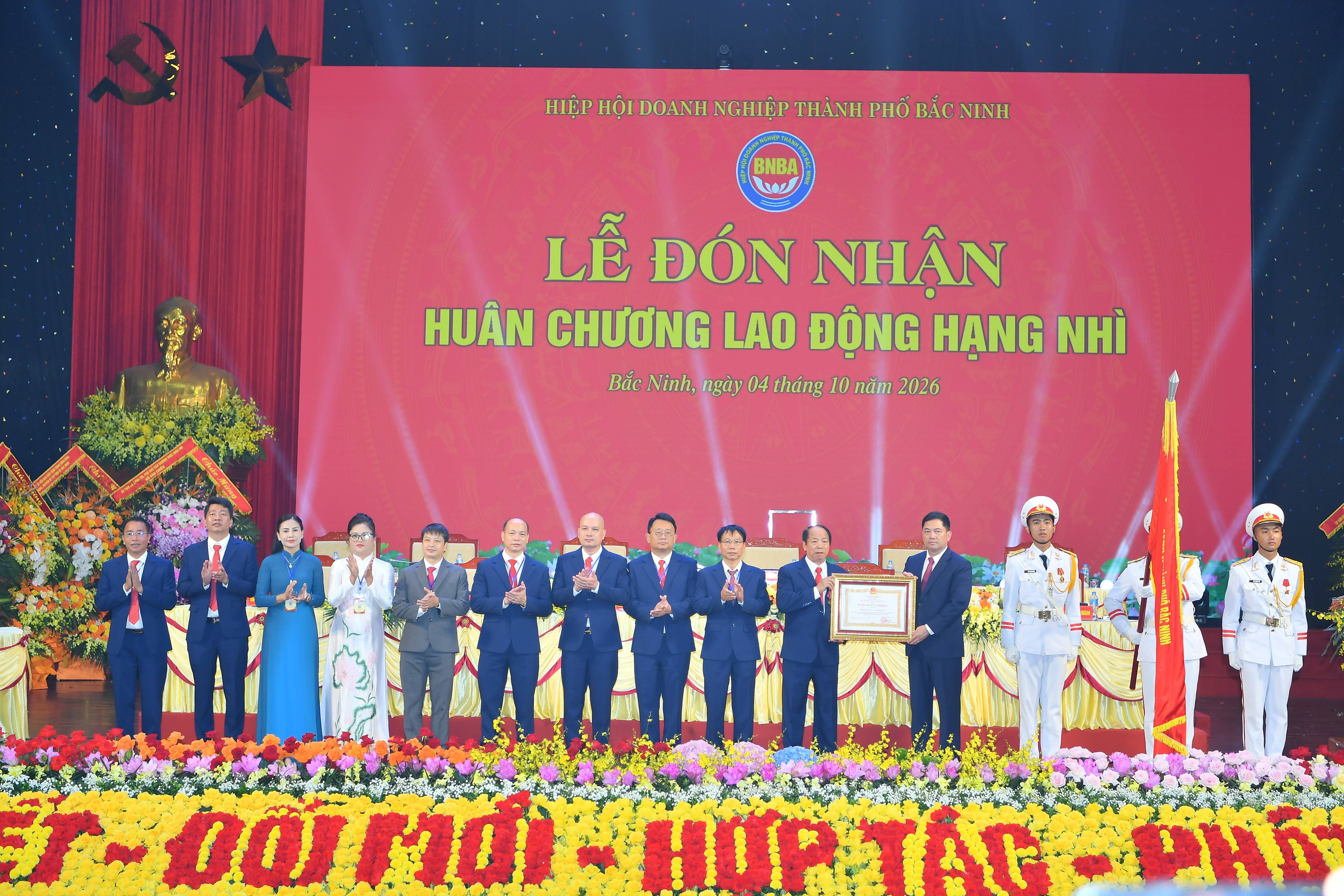 Hiệp hội Doanh nghiệp thành phố Bắc Ninh đón nhận Huân chương lao động Hạng Nhì 