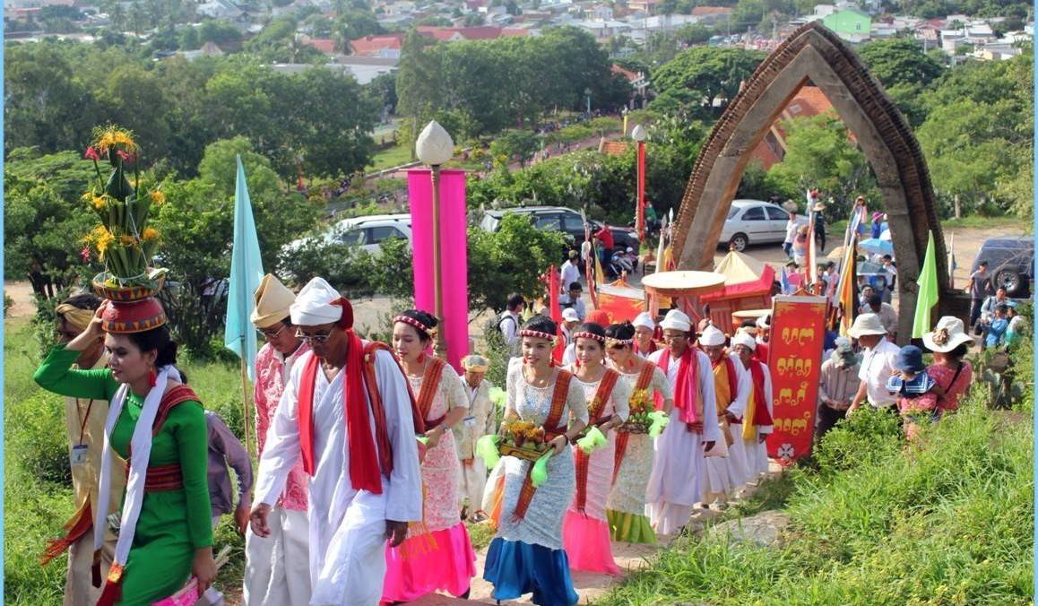Khi đền tháp ngân vang tiếng trống Chăm