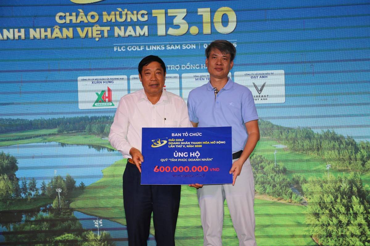 Ban Tổ chức giải ủng hộ Quỹ “Tâm Phúc Doanh nhân” 600 triệu đồng.